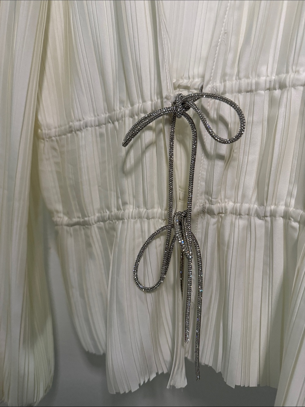 Vince Ivory Pleated V-Neck Drawstring Blouse - Picture 4 of 4